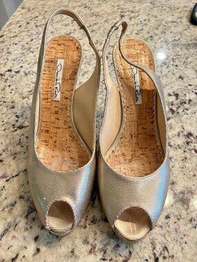 Oscar de la Renta Gold Leather Peep Toe Slingback Platform Heels 8.5